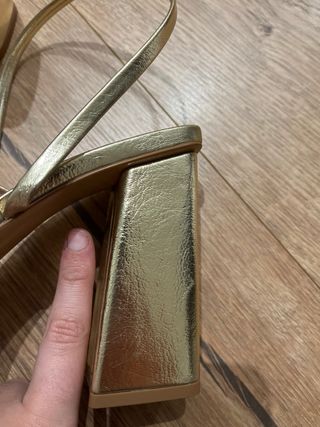 Sandalias doradas tacón plataforma