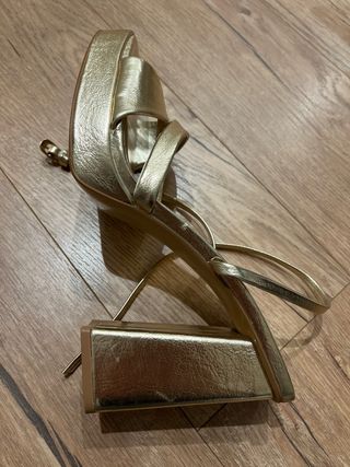 Sandalias doradas tacón plataforma