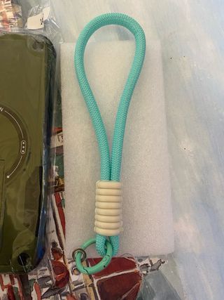 Custodia iPhone 13 con MagSafe e cordino