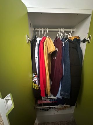 Litera con escritorio blanco y azul