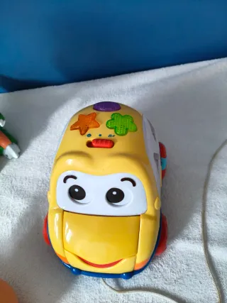 Coche de arrastre infantil amarillo