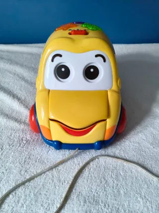 Coche de arrastre infantil amarillo