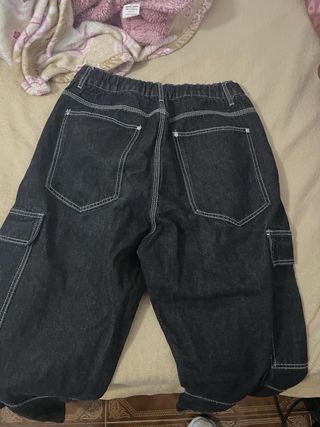 Pantalones Cargo Negros con Costuras Blancas