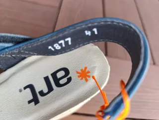 Sandalias ART mujer azul y plata