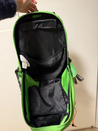 Mochila senderismo Quechua verde y gris