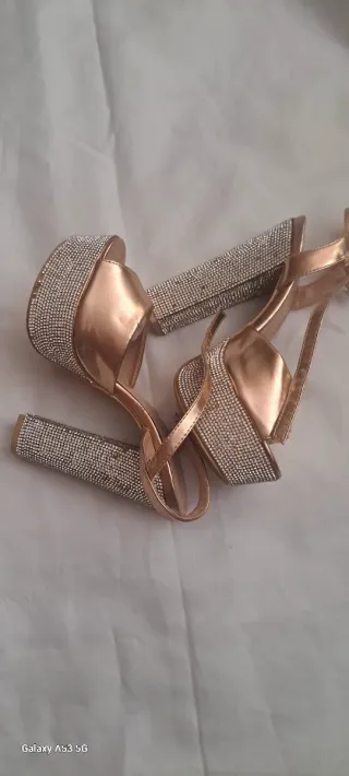 Sandalias doradas tacón talla 36