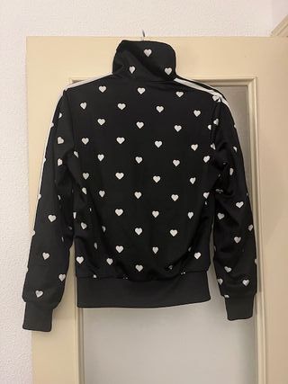 Sudadera Adidas Negra Corazones Vintage.