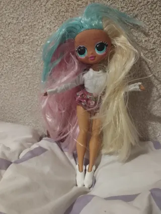 Muñeca LOL con pelo multicolor