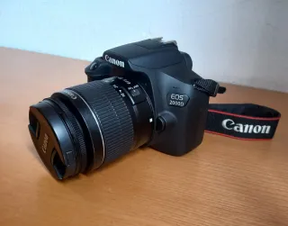 Cámara Canon EOS 2000D + Objetivo EFS 18-55mm