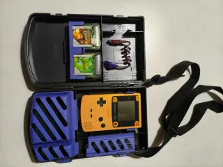 Game Boy Color + Organizer + 2 Giochi