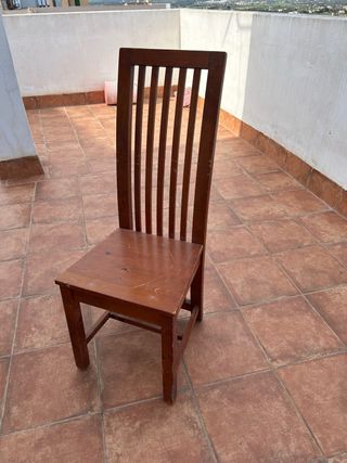 4 Sillas de madera