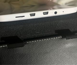 Tablet con funda negra