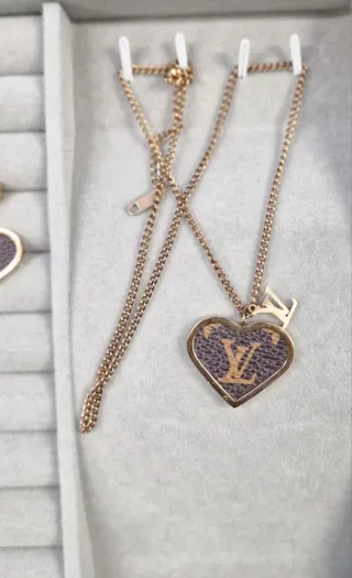 ✨️Conjunto Corazón LV vintage (acero Inoxidable)✨️