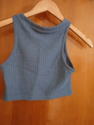 Dos tops cortos uno rosa y otro azul