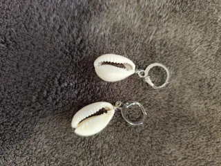 Pendientes de concha plateados
