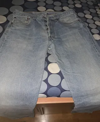 Pantalones Tejanos LEVIS originales perfecto estad