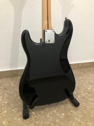 Guitarra Eléctrica Squier Stratocaster Bullet