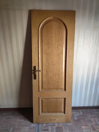 8 puertas, lote por 400 euros, unidad 60 euros.