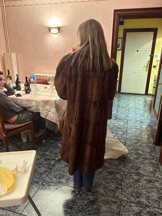 Abrigo de piel marrón largo