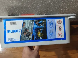 Cestos para escadas em plástico