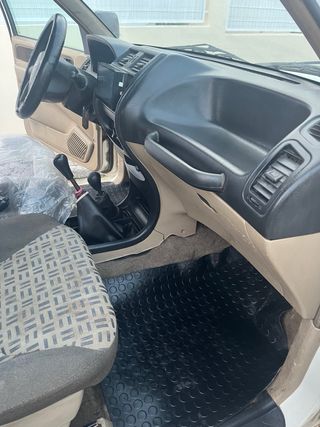 Nissan Terrano II 2003