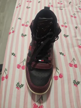 Zapatillas Tommy Hilfiger altas negras y rojas