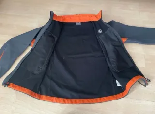 Chaqueta cortavientos Ternua.