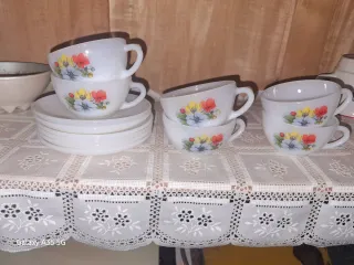 Tazzine da caffè vintage con fiori marca Arcopal