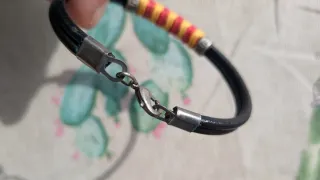 Pulsera chico cuero negro con detalles