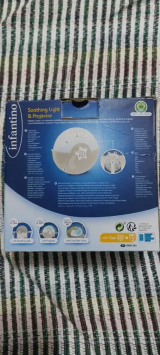 Proyector infantil Infantino con luz y sensor