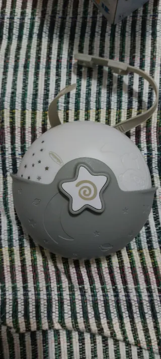 Proyector infantil Infantino con luz y sensor