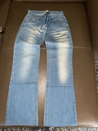 Pantalón vaquero desteñido / desgastado
