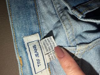 Pantalón vaquero desteñido / desgastado