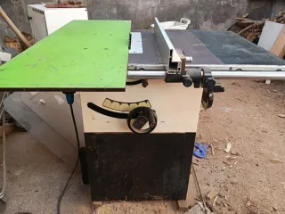 Sierra de mesa industrial