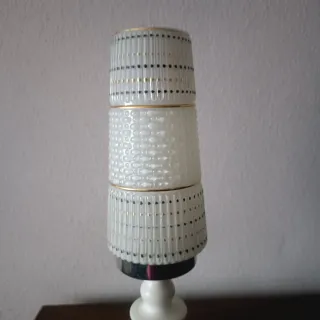 Candeeiro midcentury com abajour em vidro leitoso