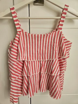 Blusa de rayas rojas y blancas