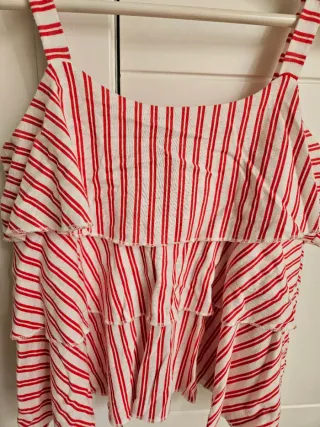 Blusa de rayas rojas y blancas