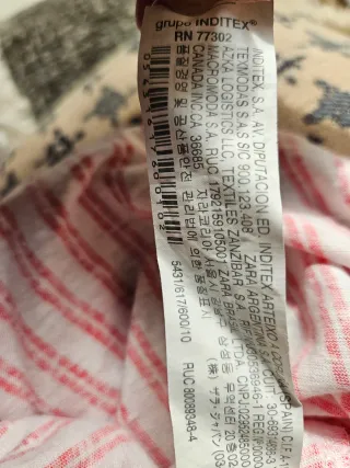 Blusa de rayas rojas y blancas