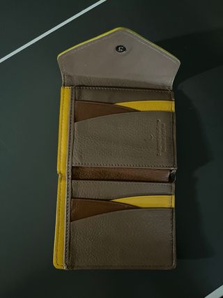 Cartera Abbacino marrón y amarilla