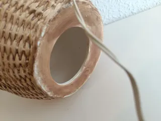 Lámpara cerámica imitando al mimbre