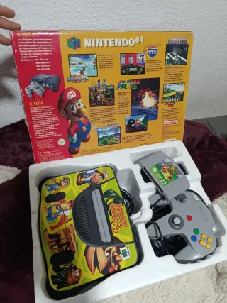Pacchetto Nintendo 64 con scatola e accessori