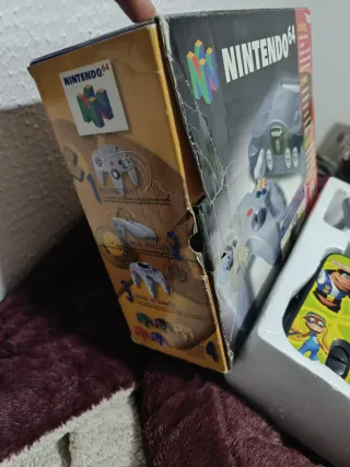 Pacchetto Nintendo 64 con scatola e accessori