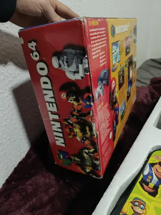 Pacchetto Nintendo 64 con scatola e accessori