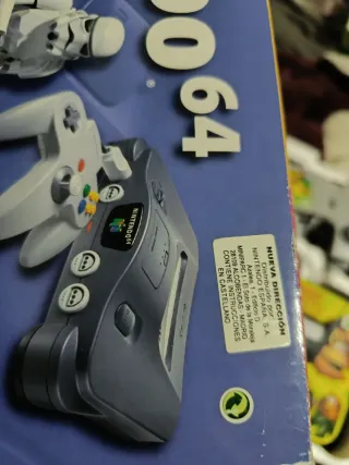 Pacchetto Nintendo 64 con scatola e accessori
