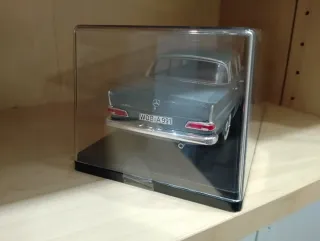 Coche a escala Mercedes 1/24