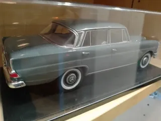 Coche a escala Mercedes 1/24