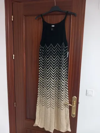 Vestido de hilo negro y dorado