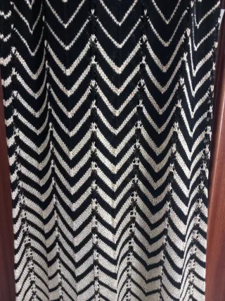 Vestido de hilo negro y dorado