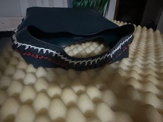 Bolso azul y blanco a estrenar con neceser