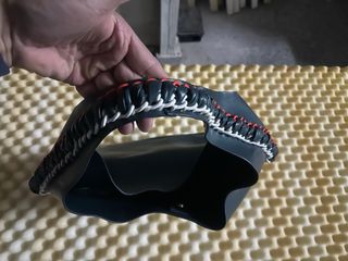 Bolso azul y blanco a estrenar con neceser